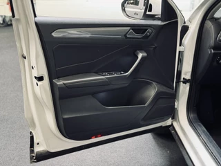 Volkswagen T-Roc | Massage | IQ | Beats | Trekhaak - afbeelding nr 10