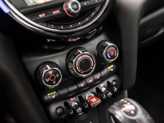 MINI Cooper Automaat (PANORAMADAK, 5 DEURS, GROOT NAVI, STOELVERWARMING, LEDER, SPORTSTOELEN, GETINT GLAS, NIEUWE APK, CRUISE, NIEUWSTAAT) - afbeelding nr 10