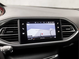 Peugeot 308 Automaat (PANORAMADAK, APPLE CARPLAY, LEDER, DENON AUDIO, SPORTSTOELEN, LED KOPLAMPEN, 360 CAMERA, ADAPTIVE CRUISE, GETINT GLAS, LANE ASSIST, DAB+, NIEUWE APK, NIEUWSTAAT) - afbeelding nr 25