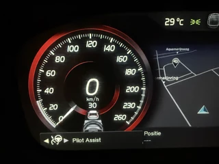 Volvo XC90 Volvo XC90 T8 Twin Engine AWD R-Design PANO/LUCHTVERING/TREKHAAK/H&K/MASSAGE+VENTILATIE/360CAMERA/20