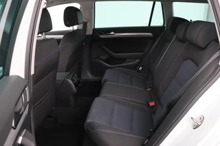 Volkswagen Passat Volkswagen Passat 1.4 TSI PHEV GTE | Head-Up | Stoelverwarming |  Camera | Adaptive cruise | Massage | Side Assist | Carplay | Matrix LED | Achterbankverwarming | Navigatie - afbeelding nr 7