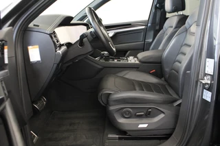 Volkswagen Touareg Volkswagen Touareg 3.0 TDI R-Line |Pano|Trekhaak|Achterbank verw.| - afbeelding nr 10