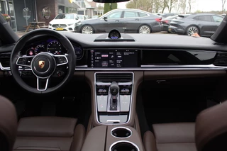 Porsche Panamera Porsche Panamera 2.9 4 E-Hybrid / Panoramadak / 360Camera / Achterasbesturing / Head-up / 21'' / Burmester / Softclose / Sportuitlaat / Sportdesign + Chrono / Keyless / DAB / ACC / Stoelventilatie - afbeelding nr 2