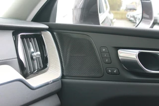 Volvo XC60 Volvo XC60 T6 Recharge AWD Ultimate Bright | Longe Range | Parkeercamera | Panoramadak | Trekhaak | HUD | Leder | Stoelverwarming | Keyless - afbeelding nr 42