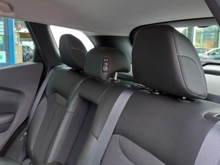 Renault Kadjar Renault Kadjar 1.2 TCe 131pk Intens Pack-Tech | Navi | Clima | Cruise | Keyless Entry | Pdc V+A+Assist+Camera | Dodehoek+Rijstrook+Licht+Regensensor | Mistlampen | Privacy Glass | 17''lm - afbeelding nr 32