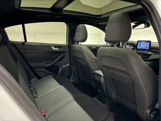 Ford Focus Ford Focus 1.5 EcoBoost ST Line Pano ACC CarPlay Winterpack - afbeelding nr 24