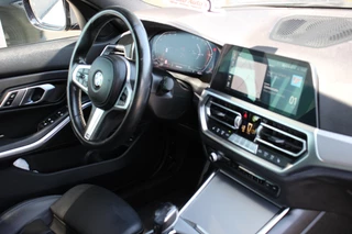 BMW 3 Serie BMW 3 Serie Touring 320i High Executive M Pakket | Pano | Laser | Leder - afbeelding nr 17