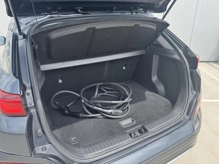 Hyundai Kona Hyundai Kona EV Premium 64 kWh|Navi|NL-Auto|LED - afbeelding nr 17