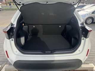 Toyota Yaris Cross Parkeersensoren V+A, Dodehoeksensor, Navigatie , All-in Rijklaarprijs - afbeelding nr 16