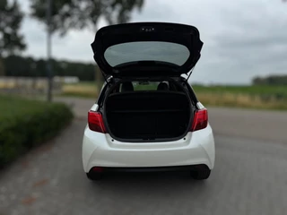 Toyota Yaris Toyota Yaris 1.5 Hybrid Dynamic Bi-Tone HYBRID / 1E EIGENAAR / STOELVERWARMING / CAMERA / LMV / NL AUTO / DEALER ONDERHOUDEN - afbeelding nr 29
