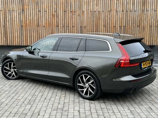 Volvo V60 Volvo V60 2.0 T6 Twin Engine AWD 253pk | Comfortstoelen leer | Stoelverwarming | Navigatiesysteem | Trekhaak uitklapbaar | 18 inch lichtmetalen velgen | Apple CarPlay | LED verlichting | Getint glas achter | Parkeersensoren achter - afbeelding nr 25