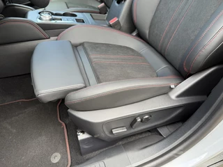 Ford Kuga Ford Kuga 2.5 PHEV ST-Line X 243pk | Driver Assistance pack | Matrix LED | Black Package | Wegklapbare Trekhaak | Panoramadak | Winterpack | 2.100kg Trekgewicht - afbeelding nr 24