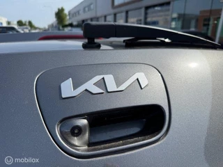 Kia Picanto Kia Picanto 1.0 67pk Automaat  Stoel en Stuur verwarming ,  Navigatie / Apple carplay  / Android auto , Achteruit camera , Bluetooth , Priveglas , Chrome handgrepen , Sport Velgen ,  9.500km !! - afbeelding nr 14