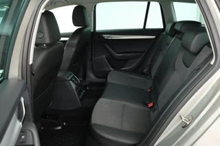 Škoda Octavia Skoda Octavia 1.0 TSI Clever Edition | Stoelverwarming | Carplay | Trekhaak | Half leder | Navigatie | DAB | Climate control | PDC | Cruise control - afbeelding nr 6