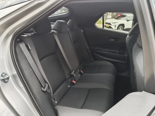 Toyota C-HR Toyota C-HR 1.8 Hybrid 140 First Edition | Navi | Sensoren v/a | El. Achterk - afbeelding nr 30