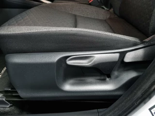Toyota Yaris Cross Toyota Yaris Cross 1.5 Hybrid Team-D / PDC v+a / BSM / Elektrische achterklep - afbeelding nr 12