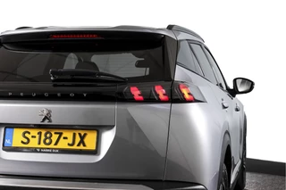 Peugeot 2008 Peugeot 2008 1.2 PureTech Allure Pack 130 PK - Automaat | Dig. Cockpit | PDC | Camera | NAV + App, Connect | ECC | DAB | LM 17