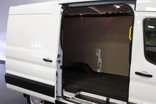 Ford Transit Ford Transit 2.0 TDCI 130PK L2H2 EURO 6 - A/C Climate - Navi - Cruise - PDC - € 20.900,- Excl. - afbeelding nr 18