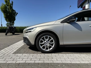 Volvo V40 Volvo V40 Cross Country 2.0 T3 Nordic+ | Standkachel | BLIS | Stoelverwarming | Trekhaak | On Call - afbeelding nr 2