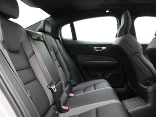 Volvo S60 Volvo S60 T6 PLUG-IN HYBRID LONG RANGE PLUS DARK SCHUIFDAK 19INCH HARMAN K - afbeelding nr 37