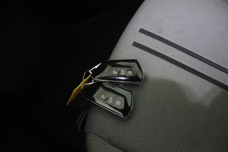 SEAT Leon Seat Leon 1.5 TSI FR Ultimate Edition (ACHTERUITRIJCAMERA, STOELVERWARMING, NAVIGATIE, STUURVERWARMING, CRUISE, PARKEERSENSOREN) - afbeelding nr 24
