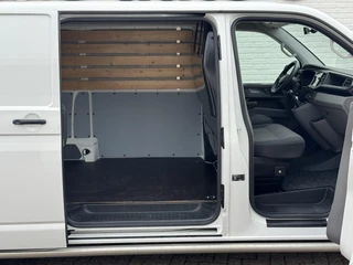 Volkswagen Transporter Volkswagen Transporter 2.0 TDI L2H1 28 Comfortline Navigatie Trekhaak Carplay Cruise Airco Lat om lat 4 Seizoenen banden - afbeelding nr 20