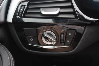 BMW 5 Serie BMW 5 Serie Touring 530e Business Ed. M Sport / Trekhaak / Panoramadak / Head-up / 19'' / Laser LED / Sfeerverlichting / Leder / Safety-pack / Stuurverwarming / Cruise Control - afbeelding nr 35