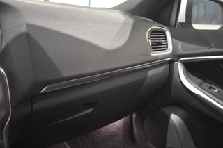 Volvo V40 Volvo V40 T3 153pk Polar+ Sport | Panodak | Camera | Keyless | Styling Kit - afbeelding nr 33