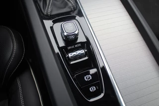 Volvo XC60 Volvo XC60 2.0 T4 R-Design / 360Camera / Leder&Alcantara / 20'' / Navigatie / Dodehoek / DAB / Cruise Control - afbeelding nr 27