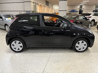 Toyota Aygo Toyota Aygo 1.0 VVT-I X-PLAY Navigatie Airco Camera Apple carplay Multimedia - afbeelding nr 11