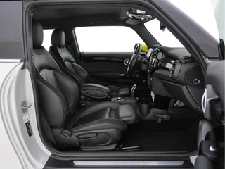 MINI Electric (INCL-BTW) *HEAD-UP | HARMAN/KARDON-AUDIO | LEATHER-ALCANTARA | MATRIX-LED | CAMERA | KEYLESS | NAVI-FULLMAP | DAB+ | ECC | HEATED-SPORT-SEATS | DIGI-COCKPIT | PDC | CRUISE | 17