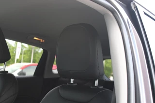 Jeep Compass Jeep Compass 1.4 140PK MultiAir LIMITED | AFNEEMBARE TREKHAAK | ELEKTRISCH BEDIENBARE STOELEN MET GEHEUGENFUNCTIE | LEDEREN BEKLEDING | NAVIGATIE | KEYLESS ENTRY/START | CRUISE CONTROL | DAB+ RADIO | ACHTERUITRIJ CAMERA | DODEHOEK DETECTIE | BEATS AUDIO SYSTEM | CLIMATE CONTROL | - afbeelding nr 18