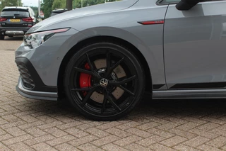 Volkswagen Golf Volkswagen Golf 2.0 TSI GTI Clubsport / Panoramadak / Camera / Head-up / 19'' / IQ Lights / Keyless / Dodehoek / DAB / Stoelverwarming / ACC - afbeelding nr 14