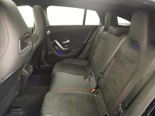 Mercedes-Benz CLA Mercedes-Benz CLA Shooting Brake 200 AMG // Panoramadak // Sfeerverlichting // Privacy Glas // 19
