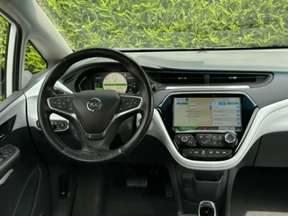 Opel Ampera-e Opel Ampera-e Business executive 60 kWh, NL AUTO, NAP, BOSE, LEDER, NAVI, CRUISE, KEYLESS, CAMERA, DODEHOEK, ECC-AIRCO, STOEL/STUURVERWARMING, LICHTMETAAL 17