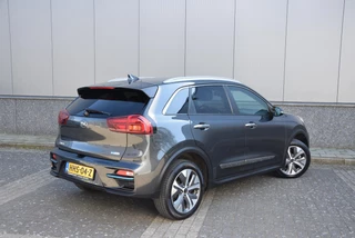 Kia e-Niro Kia e-Niro ExecutiveLine 64 kWh | Stoelverwarming/koeling | Elektrisch verstelb. bestuurdersstoel met geheugen | Draadloze telefoonlader | - afbeelding nr 46