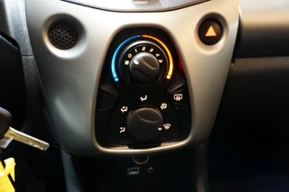 Peugeot 108 Peugeot 108 1.0 e-VTI 5 DRS ACTIVE/ AIRCO - afbeelding nr 9