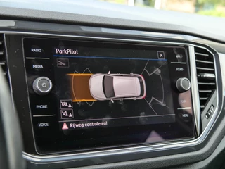 Volkswagen T-Roc Volkswagen T-Roc 1.5 TSI 150PK Automaat Sport | TREKHAAK | CAMERA | CARPLAY | - afbeelding nr 9