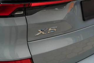 BMW X5 BMW X5 xDrive50e Hybrid M-Sport | Pano Skylounge | HUD | 360 | Brooklyn Grau - afbeelding nr 42