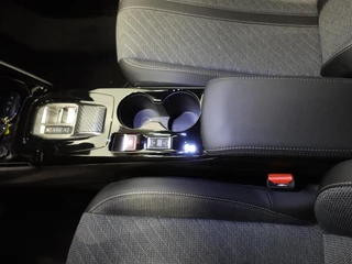 Peugeot 2008 Peugeot 2008 1.2 PureTech 130pk Automaat Allure | Navigatie | Apple Carplay/Android | Auto 360 camera | Parkeersensoren | Blind Spot Assist | Adaptive Cruise Control | Stoelverwarming | Getinte ramen | Climate Control - afbeelding nr 28