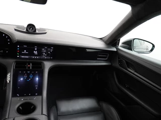 Porsche Taycan Porsche Taycan Turbo 93 kWh  BOSE | SPORT STOELEN PLUS | ADAP. CRUISE | LUCHTVERING | * 66.014,- excl. BTW | ORIG. NL+1e eigenaar DEALER ONDERHOUDEN - afbeelding nr 26
