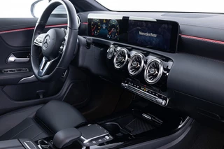 Mercedes-Benz CLA Mercedes-Benz CLA 180 Shooting Brake Luxury Line Automaat | PANORAMADAK | LEDER - afbeelding nr 3
