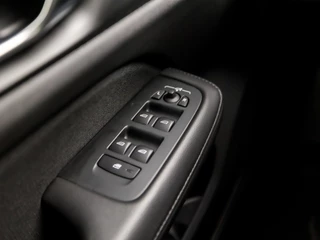 Volvo V60 164Pk Automaat (APPLE CARPLAY, GROOT NAVI, CAMERA, ADAPTIVE CRUISE, SPORTSTOELEN, TREKHAAK, PARKEERSENSOREN, DAB+, NIEUWE APK, NIEUWSTAAT) - afbeelding nr 21