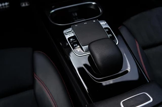 Mercedes-Benz A-Klasse Mercedes A-klasse 250 e AMG Pano / Camera / Ambi - afbeelding nr 24