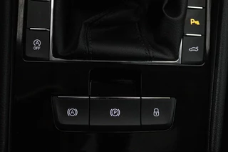 Škoda Superb Skoda Superb Combi 1.5 TSI ACT Ambition Business (PANORAMADAK, STOELVERWARMING, TREKHAAK, ELEKTR STOELEN, NAVIGATIE, NL-AUTO) - afbeelding nr 21