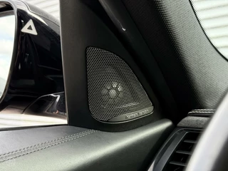 BMW 3 Serie BMW 3-serie Touring 320d High Executive M Sport Panoramadak Trekhaak HUD LED ACC Individual Shadow Line Camera 19
