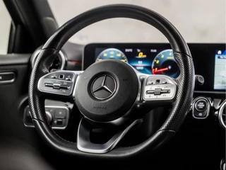 Mercedes-Benz A-Klasse Automaat (APPLE CARPLAY, GROOT NAVI, CAMERA, LEDER/ALCANTARA, DIAMOND GRILL, SPORTSTOELEN, STOELVERWARMING, GETINT GLAS, WIDESCREEN, NIEUWE APK, NIEUWSTAAT) - afbeelding nr 18