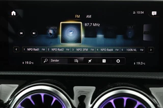 Mercedes-Benz A-Klasse Mercedes-Benz A-klasse 200 AMG | Panoramadak | Carplay |  Stoelverwarming | Keyless | Leder/Alcantara | Camera | Sfeerverlichting | Widescreen | Full LED - afbeelding nr 24