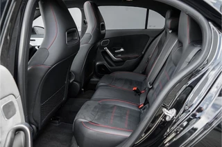 Mercedes-Benz A-Klasse Mercedes-Benz A-Klasse 250 Premium Plus AMG-Line Night Pano Burmester Ambiente - afbeelding nr 5