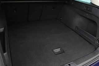 Volkswagen Passat Volkswagen Passat 1.4 TSI PHEV GTE | Head-Up | Stoelverwarming | 360 camera | Trekhaak | Keyless | Carplay | Dynamic Chassis Control | Full LED | Massage | Navigatie | Active Info Display - afbeelding nr 11